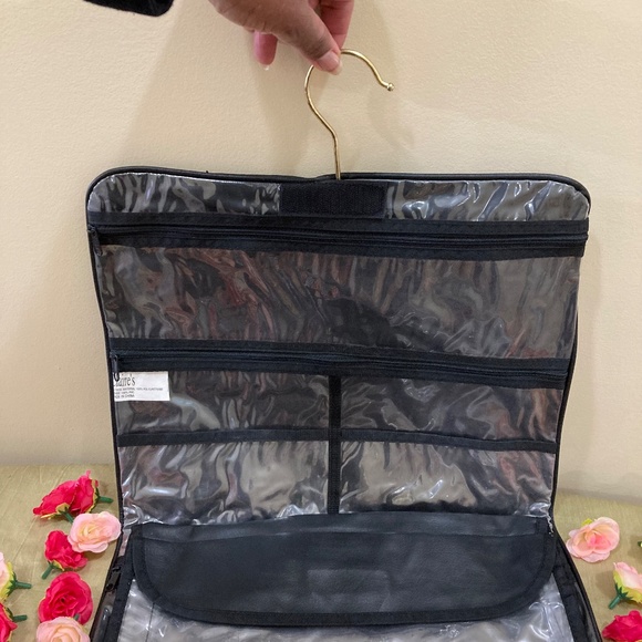 Claire's Hanging Travel Bag, Black - Picture 5 of 13